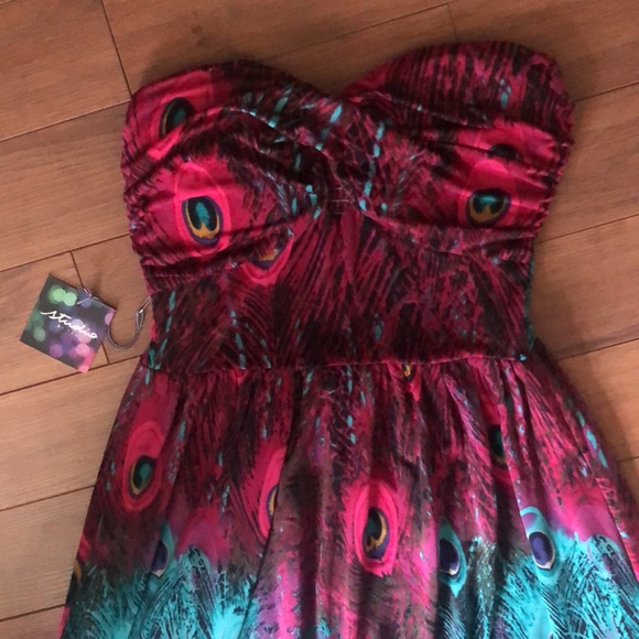 🦚🌺Gorgeous Strapless dress - Picture 3 of 7